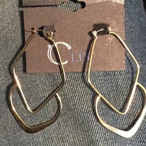 Gold Tone Beautiful Design Earrings